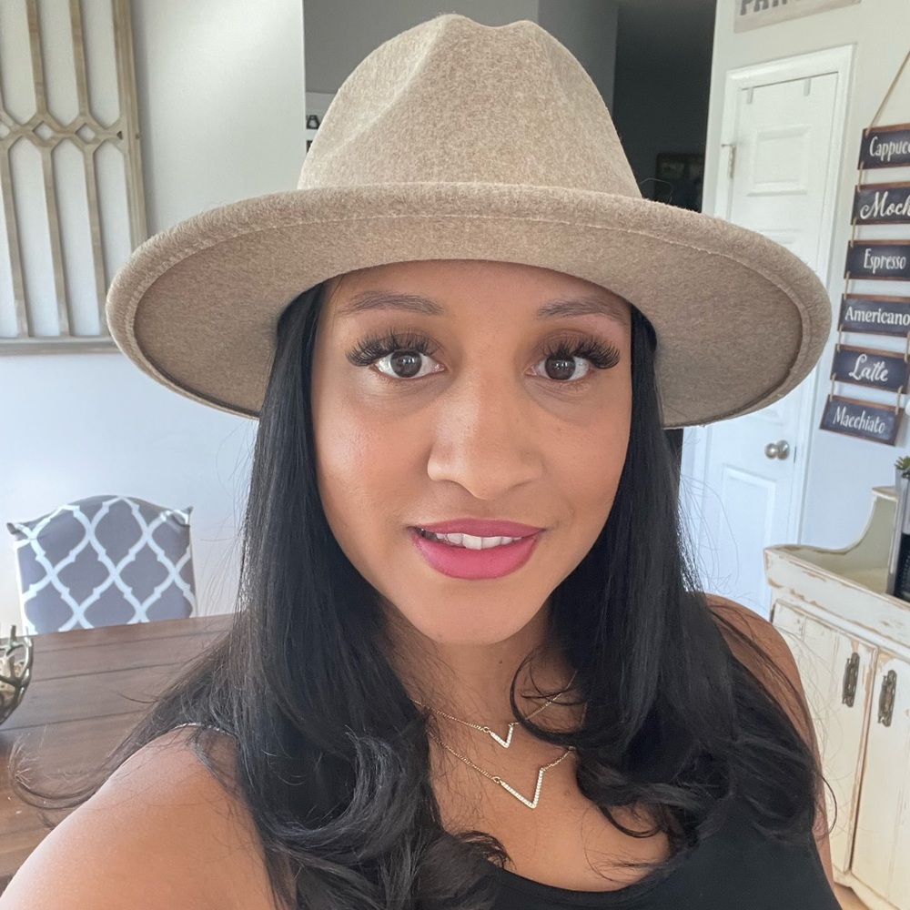 Meet your Posher, Anjahnette